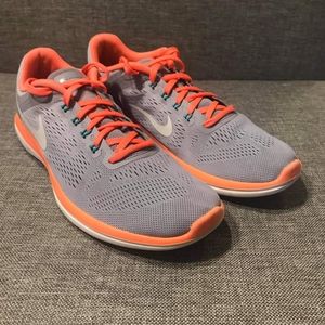 Nike Flex 2016 Run Women's Size 9 Gray/Coral